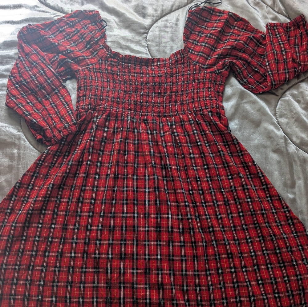 Juniors Red Tartan Old Navy Dress w/puff sleeves and smocking!